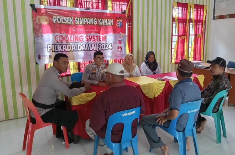 Kanit Binmas dan Bhabinkamtibmas ajak masyarakat Bukit Damar wujudkan Pilkada damai (foto/afrizal)