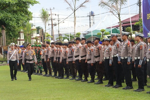 Waka Polres Pelalawan, Kompol I Komang Aswatama pimpin apel gelar pasukan Ops Zebra Lancang Kuning 2024 (foto/Andy)