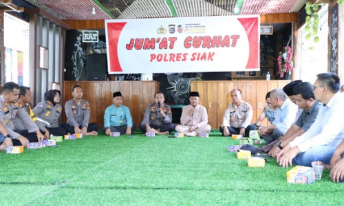 Kegiatan Jumat Curhat Polres Siak di Kampung Buatan Baru, Kecamatan Kerinci Kanan.(foto: diana/halloriau.com)