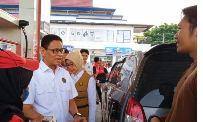 Wamen ESDM, Yuliot Tanjung tinjau pasokan BBM di Riau jelang libur akhir tahun (foto/Antara)