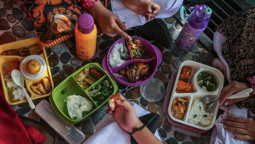 Simulasi program makan bergizi gratis.(ilustrasi/int)