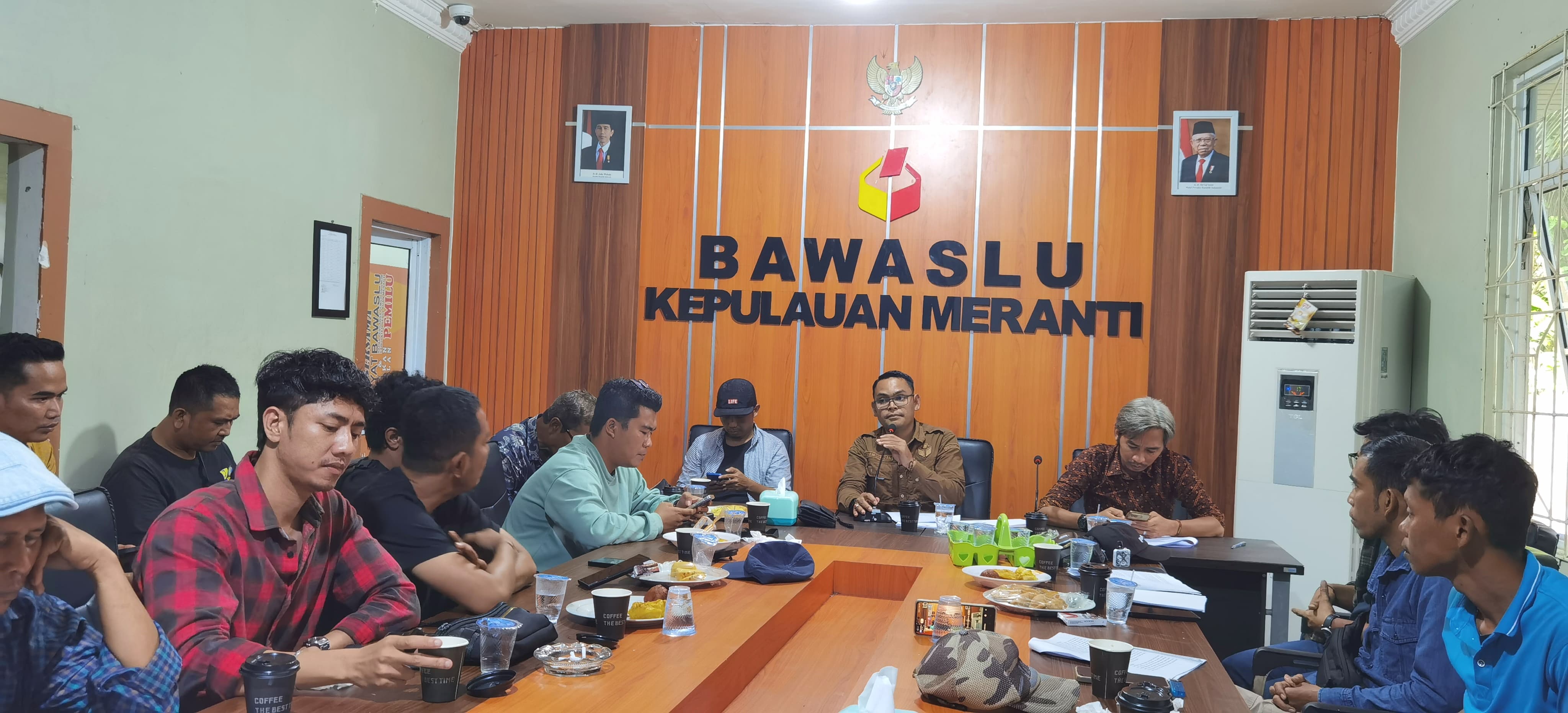 Konferensi pers Bawaslu Kepulauan Meranti , Kamis (3/10/2024).