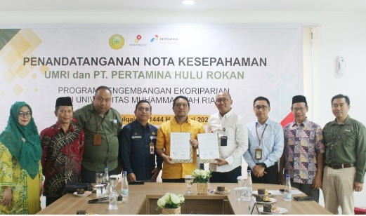 Penandatanganan Nota Kesepahaman UMRI dan PT Pertamina Hulu Rokan dalam Program Pengembangan Ekoriparian di Kampus UMRI, Pekanbaru (foto/iat)