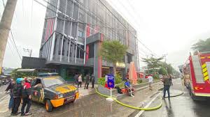 Kebakaran Hotel New Hollywood Pekanbaru.(foto: int)