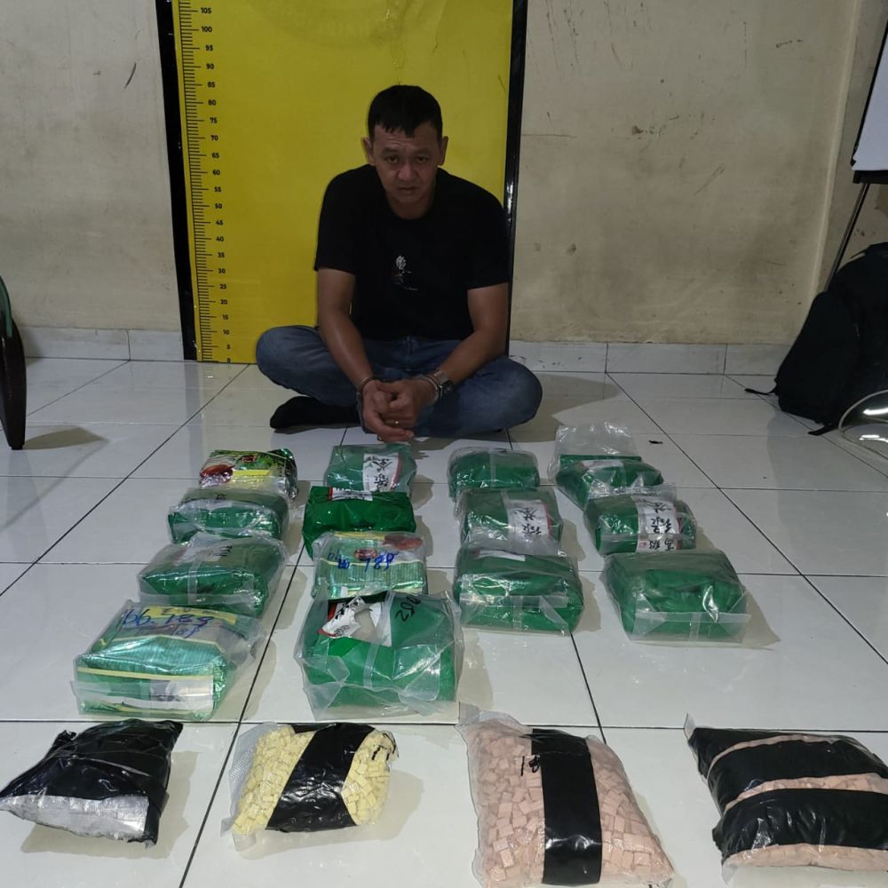 Residivis narkoba ditangkap dengan 14 Kg sabu dan ribuan ekstasi di Pekanbaru (foto/int)