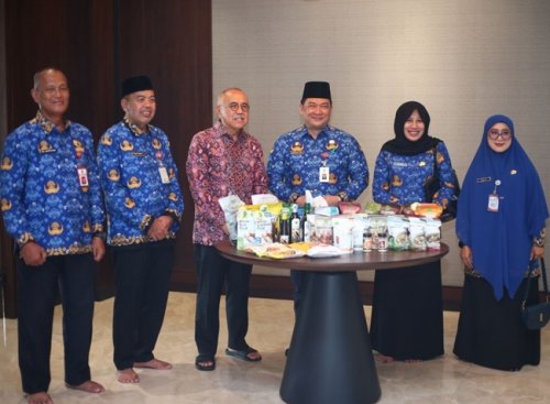 Sekda Provinsi Riau Syahrial Abdi melakukan kunjungan silaturahmi atau anjangsana ke mantan Gubernur Riau, Arsyadjuliandi Rachman, pada Senin (3/8/2026) sore.