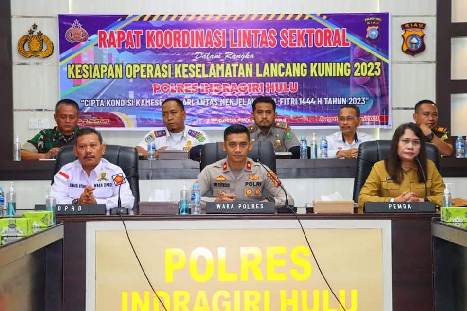 Wakapolres Inhu, Kompol Dwi Yatmoko memimpin rapat persiapan Ops Keselamatan Lancang Kuning 2023.(foto: andri/halloriau.com)