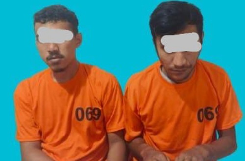 Dua tersangka residivis narkoba saat diamankan di Mapolres Pelalawan.(foto: andi/halloriau.com)