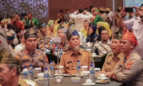 Walikota Dumai H. Paisal menghadiri kegiatan Deklarasi Pemilu Damai yang dilaksanakan di Pekanbaru pada Senin (28/8/2023).(foto: bambang/halloriau.com)