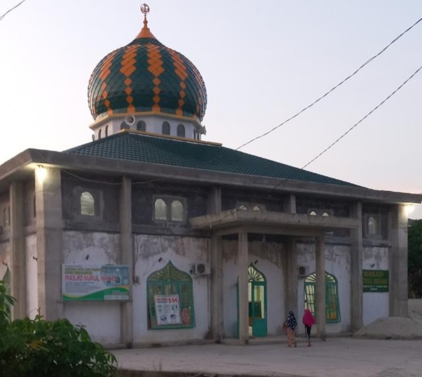 Masjid Nurul Ikhlas yang berlokasi di Jalan Sukarela Kelurahan Tuah Madani Kecamatan Tuah Madani Pekanbaru
