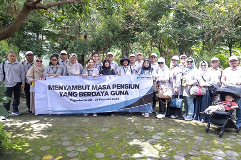 Salah satu grup peserta PMPK PHR yang tengah mengikuti kelas agrowisata perkebunan.(foto: istimewa)