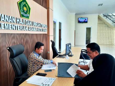 Jemaah melakukan verifikasi dan melaporkan pelunasan biaya haji ke Kantor Kementerian Agama Kota Dumai.(foto: bambang/halloriau.com)