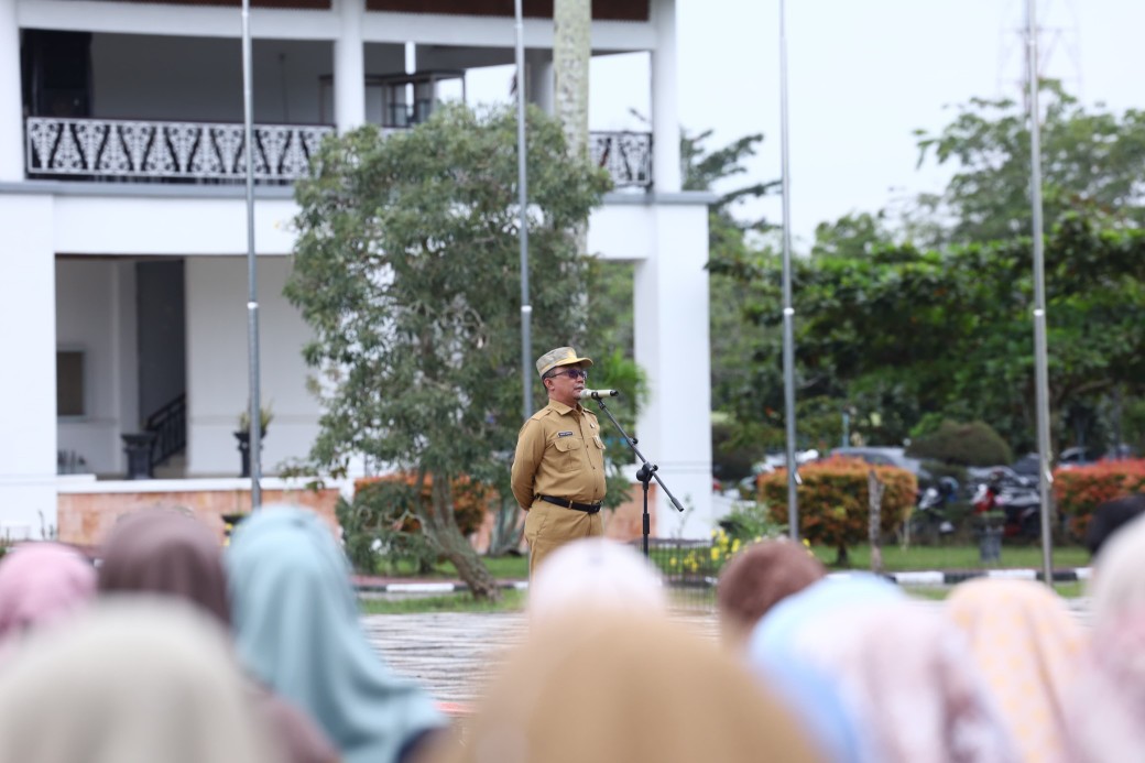 Sekda Siak, Arfan pimpin apel bersama ASN dan honorer (foto/diana)