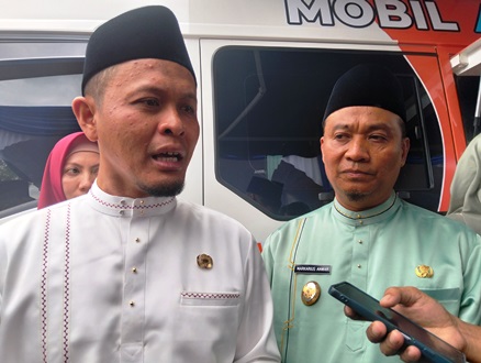 Walikota Pekanbaru, Agung Nugroho dan Wakil Walikota Pekanbaru, Markarius Anwar saat peluncuran mobil AMAN.(foto: dini/halloriau.com)