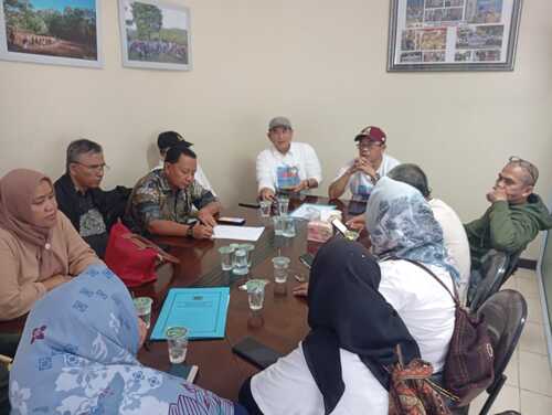 PWI Riau menggelar rapat koordinasi bersama panitia dan pengurus harian di Kantor PWI Riau, Jalan Arifin Ahmad. (Foto: Istimewa)