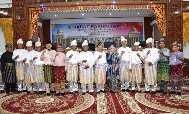 Manajemen BRK Syariah doakan Rohil Makin cemerlang (foto/ist)