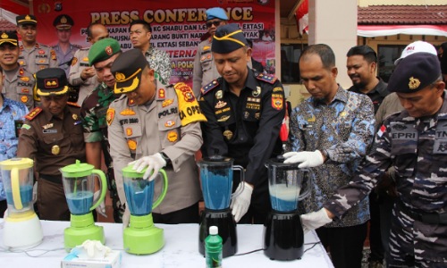 Pemusnahan barnag bukti narkoba di Mapolres Bengkalis.(foto: zulkarnaen/halloriau.com)