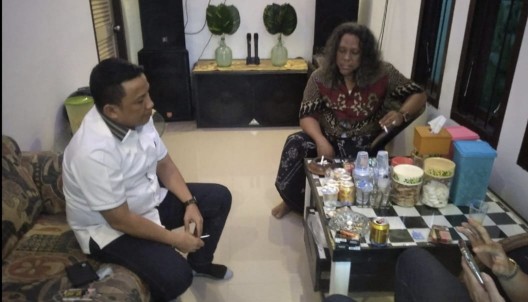 Fermadani saat berkunjung ke kediaman Habib Ijal (foto/yendra)