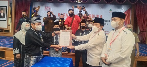 Paslon Sukiman-Indra Gunawan ditetapkan sebagai Bupati dan Wakil Bupati Rohul terpilih.
