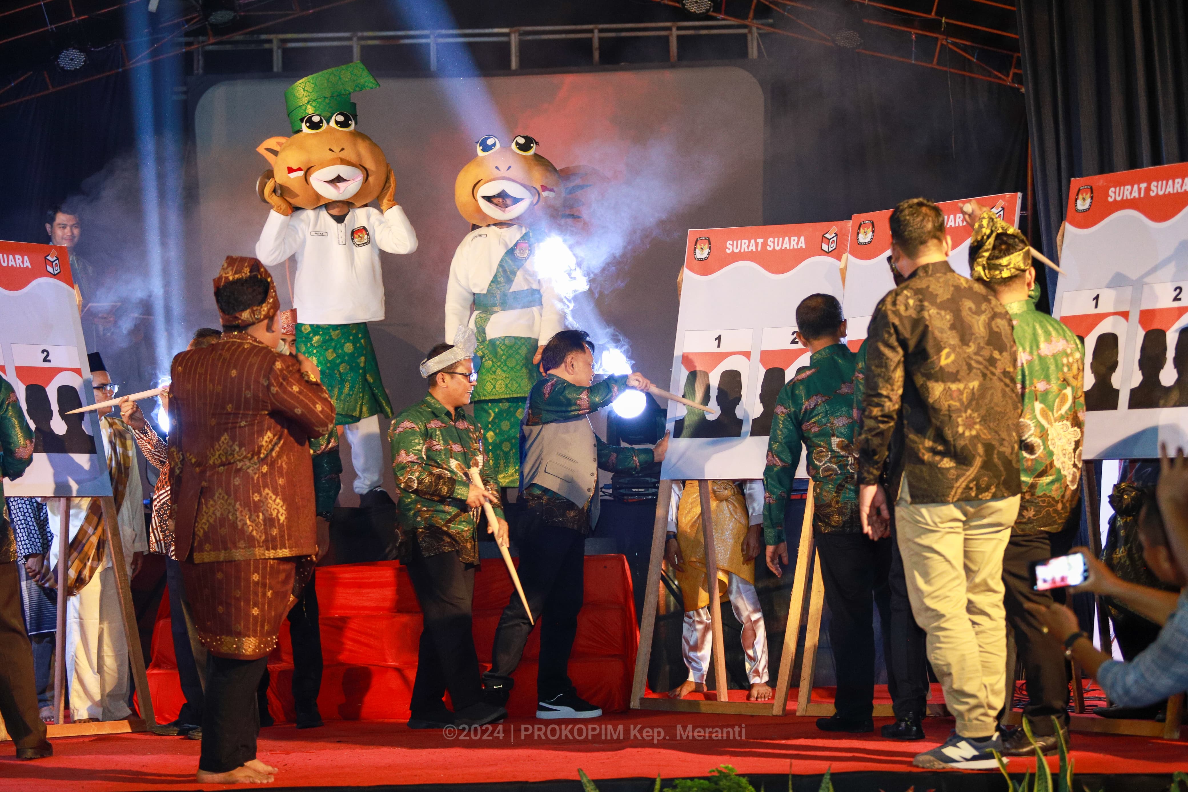 Pelucuran Maskot Pilkada Kepulauan Meranti dilaksanakan di Jalan Merdeka Selatpanjang, Rabu (5/6/2024) malam.