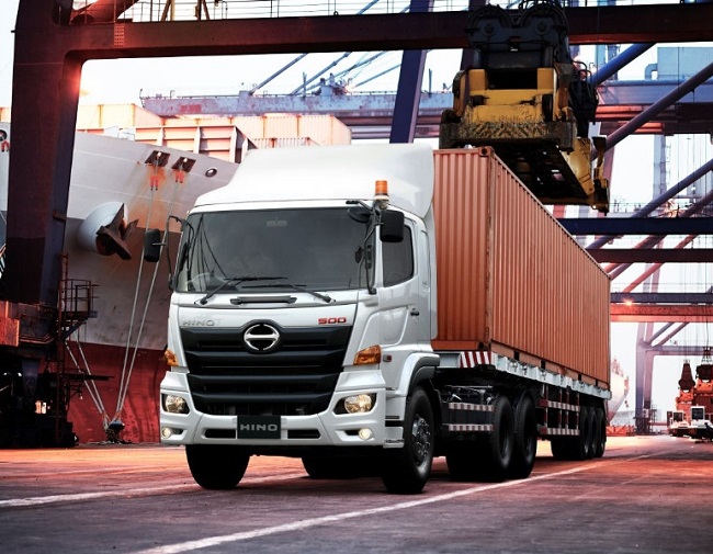 Hino Pertahankan Dominasi Truk Medium Duty, Kuasai 56 Persen Pasar Nasional 2025