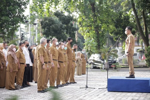 Plt Kadiskominfotik Riau pimpin Apel Senin, (10/1/2022) .