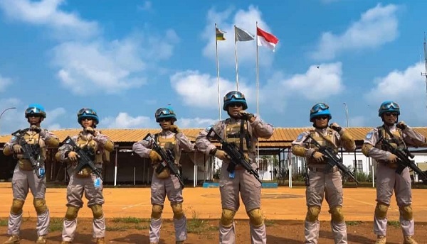 Enam personel dari jajaran Kepolisian Daerah Riau menerima penghargaan dari Perserikatan Bangsa Bangsa
