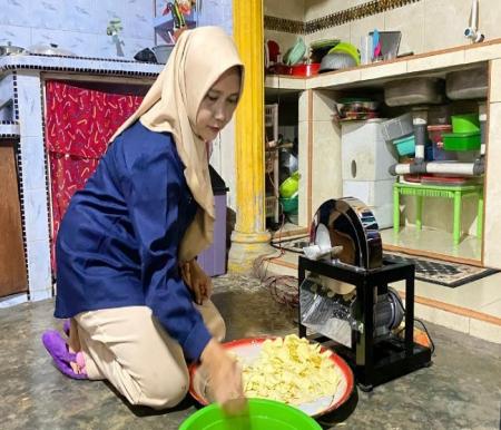 Perempuan Perajin Keripik Tempe di Bintan Menjadi Bukti Nyata Dampak Program CSR BRK Syariah bagi UMKM