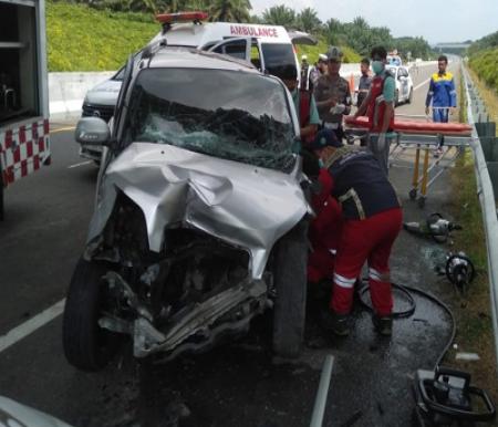 Terios Seruduk Truk Mogok di Tol Pekanbaru-Dumai: Istri Tewas, Suami dan 2 Anak Luka Berat