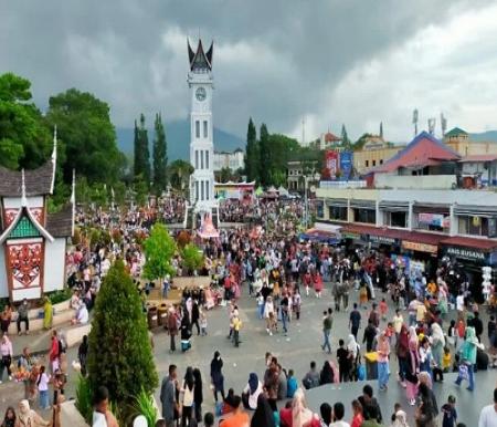 Jam Gadang, spot wisata favorit wisatawan saat berkunjung ke Bukittinggi, Sumbar.