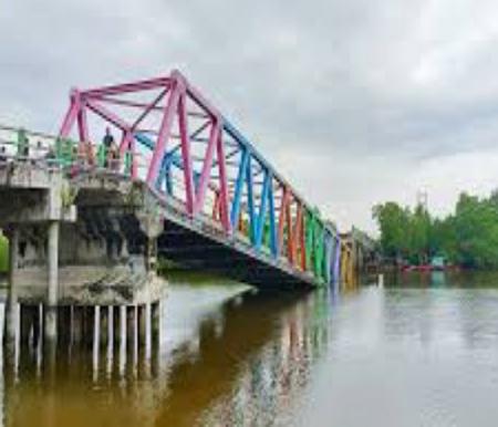 Jembatan Panglima Sampul Meranti ambruk.(foto: int)