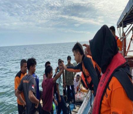 Lima Kru KM Ade Putra Selamat Usai Terombang-Ambing di Laut Selat Malaka Selama 5 Jam