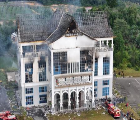 Gedung Lipat Kajang di kawasan perkantoran terpadu Walikota di Tenayan Raya itu terbakar beberapa waktu lalu (foto/int)