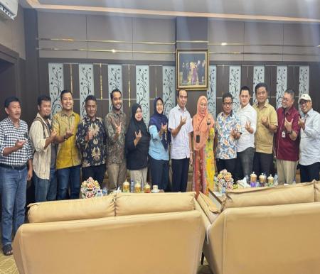 Panitia Silaturahmi Akbar IKA Unri 2025 bertemu Rektor Prof Sri (foto/ist)