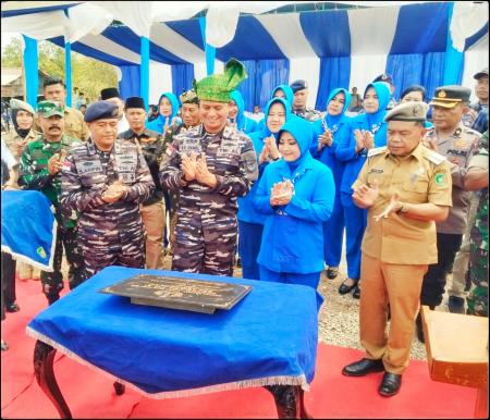 Peresmian gedung Pos TNI AL di Selatpanjang