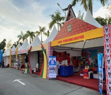 Sejumlah stand di Lancang Kuning Carnival 2024.(foto: sri/halloriau.com)