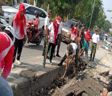 Goro massal Pemko Pekanbaru atasi banjir dan sampah (foto/Meri)