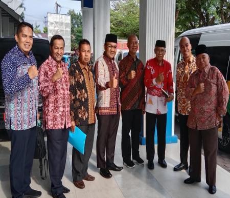 Foto bersama usai silaturrahmi pengurus APTISI Wilayah B-X Riau.