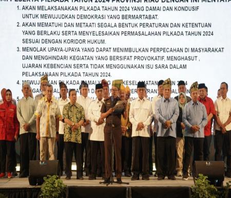 Seluruh Paslon Kepala Daerah di Riau deklarasikan Pilkada Damai 2024 (foto/int)