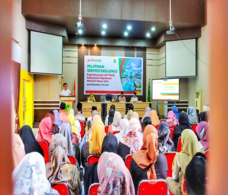 Bank Riau Kepri Syariah (BRKS) Cabang Selatpanjang menggelar pelatihan "Service Excellent"