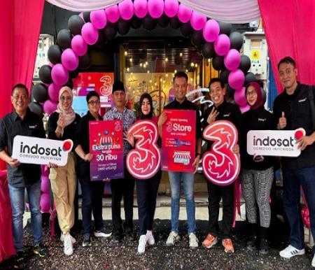 Fahd Yudhanegoro selaku Head of Circle Sumatra Indosat saat launching 3Store baru di Bengkulu.(foto: istimewa)