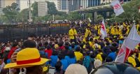 Salah satu mahasiswa menyampaikan orasinya dalam unjuk rasa di  Jakarta Pusat beberapa waktu lalu (foto/Kompas)