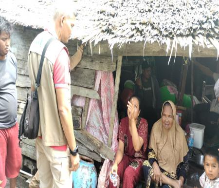 Pj Bupati Erisman Yahya sampaikan keprihatinan atas bencana longsor di Tanah Merah Inhil (foto/Ayendra)