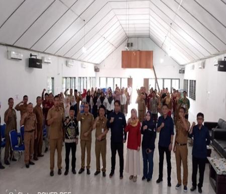 Sosialiasi peluang PMI ke Pencaker berlangsung di gedung kesenian Narosa Teluk Kuantan (foto/ultra)