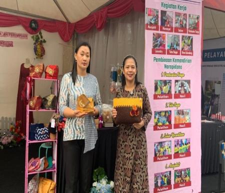 Stand perwakilan Lapas Perempuan Kelas II A Pekanbaru pamerkan produk menarik (foto/Meri)