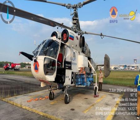 Helikopter water bombing bantuan BNPB tiba di Riau.(foto: mcr)