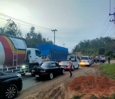 Macet parah di Jalan Tanjung Alai Lintas Riau-Sumbar (foto/int)