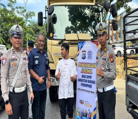 Dishub Pekanbaru dan Dirlantas Polda Riau razia angkutan ODOL jelang Nataru (foto/ist)