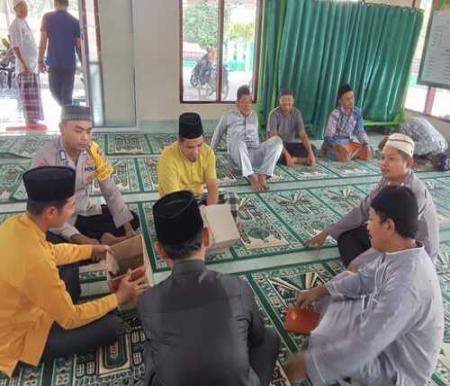 Polsek Simpang Kanan melakukan himbauan Kamtibmas lewat kegiatan Jum