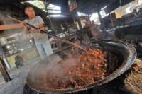 Sumbar kumpulkan 1.687 Kg rendang untuk korban gempa NTT.(ilustrasi/int)
